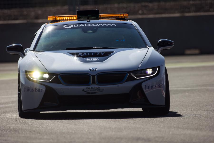  BMW i8 Formula E Safety Car (I12) 2015 года  (фото 3 из 21)